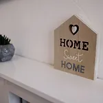 Stay Comfortable- Close To City Centre- Sleeps Up To 8