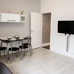 Stay Comfortable- Close To City Centre- Sleeps Up To 8