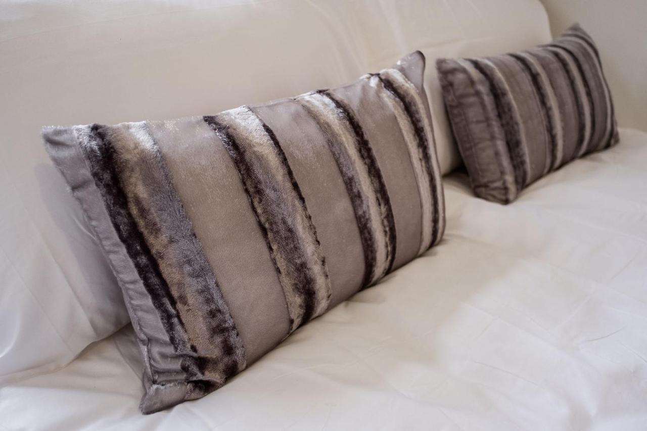 Comfortable- Close To Centre- Sleeps Up To 8 Stoke-on-Trent
