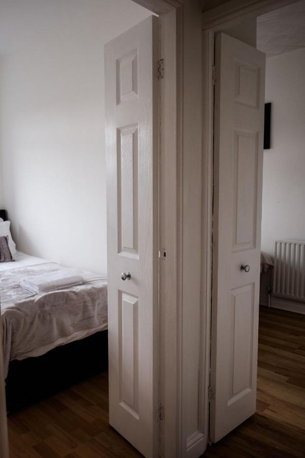 Comfortable- Close To Centre- Sleeps Up To 8 Stoke-on-Trent