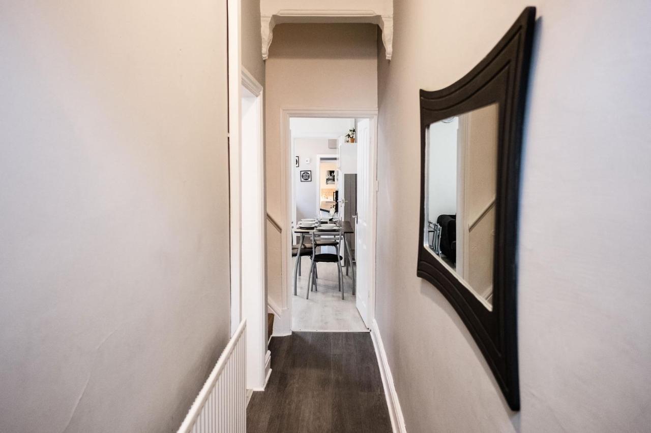Comfortable- Close To Centre- Sleeps Up To 8 Stoke-on-Trent