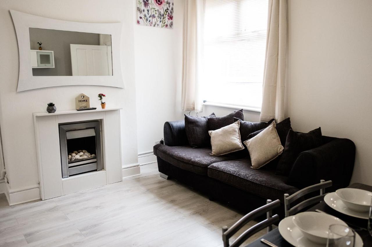 Comfortable- Close To Centre- Sleeps Up To 8 Holiday home Stoke-on-Trent